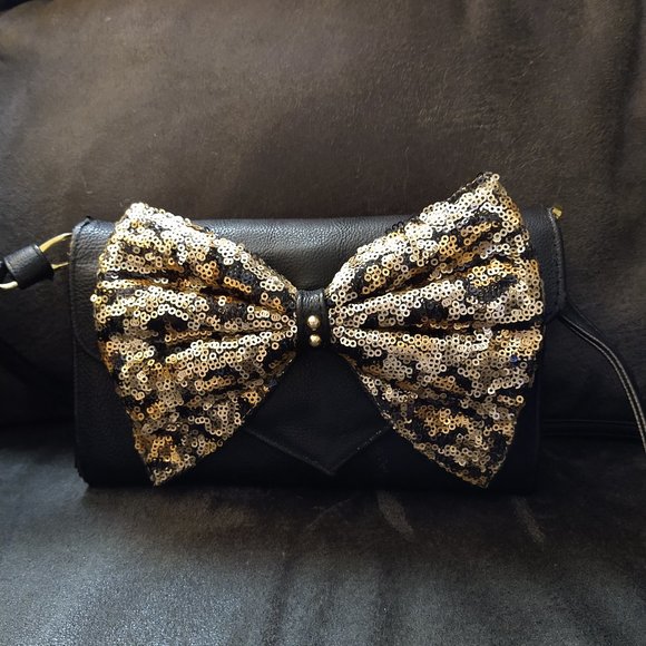 Betsey Johnson Handbags - BETSEY JOHNSON CROSSBODY - BLACK WITH GOLD SEQUIN BOW